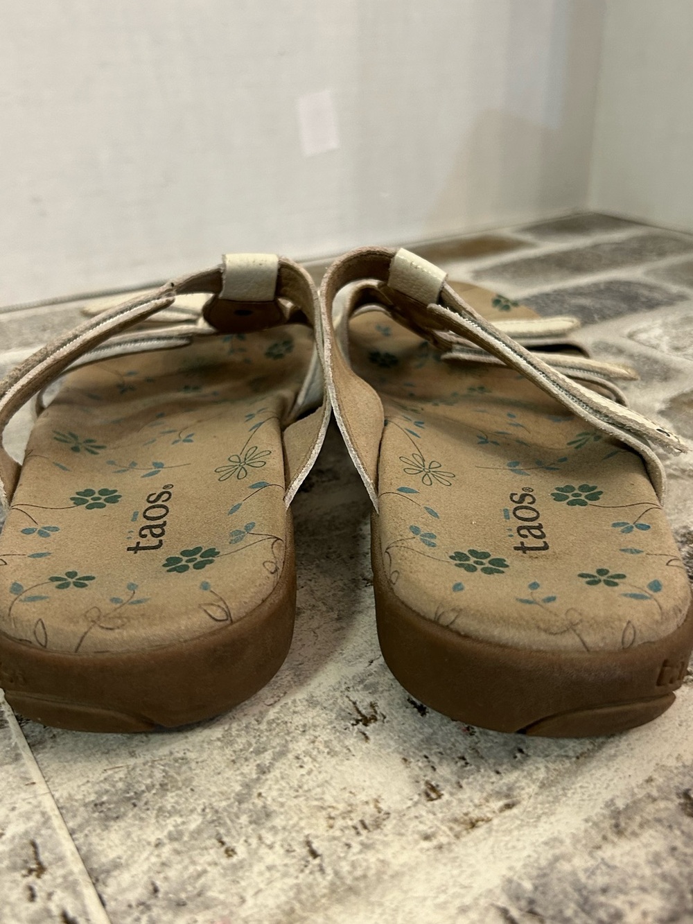 Taos Prize White Leather Triple-Strap Sandals with Decorative Medallions - Picture 5 of 9
